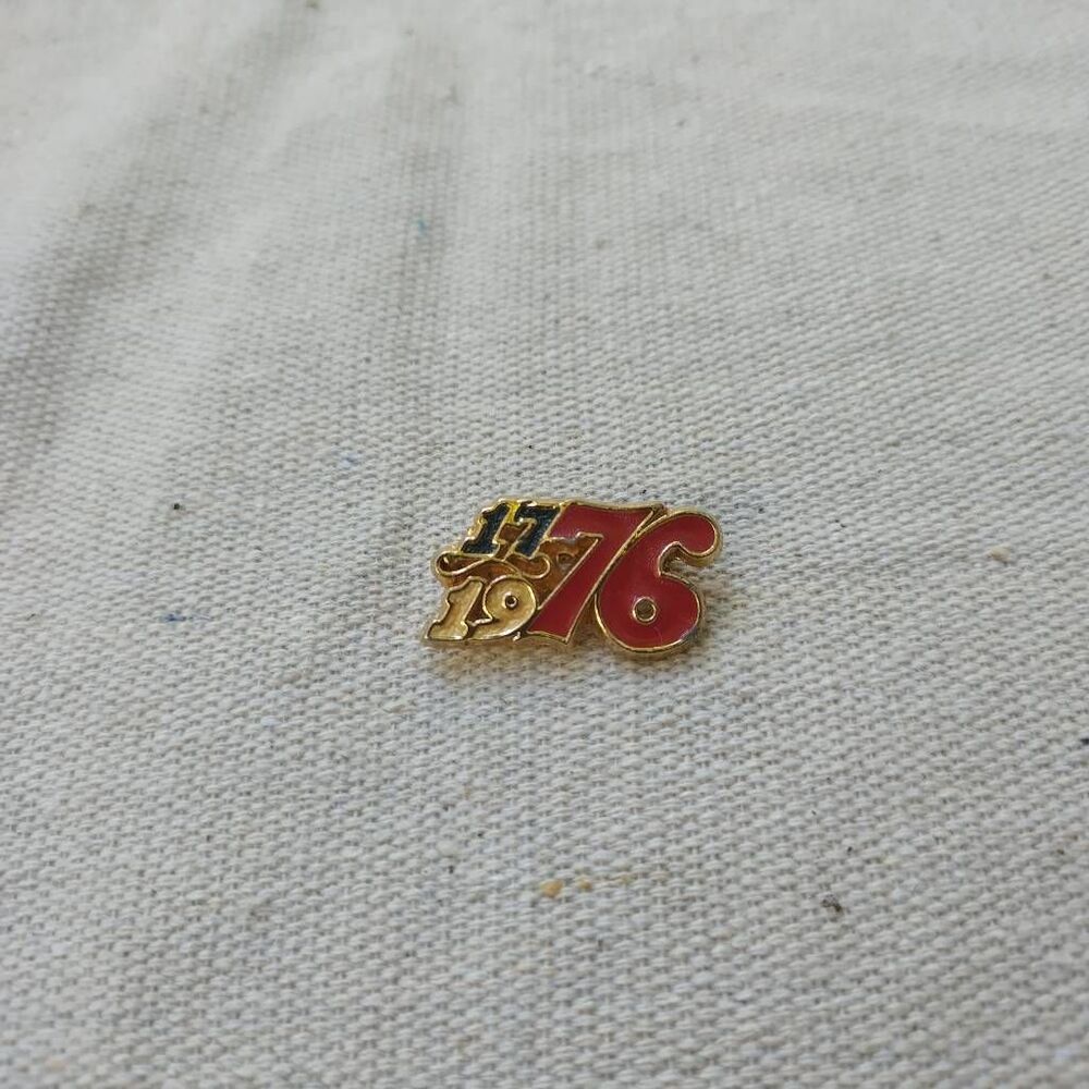 1776 1976 bicentennial lapel pin 326